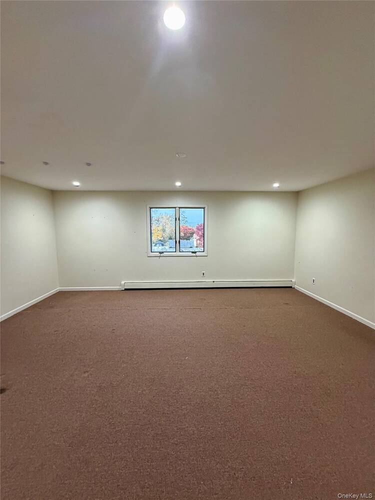 #7 photo, 28 Urban Drive, サフォーク郡 Selden , NY 11784