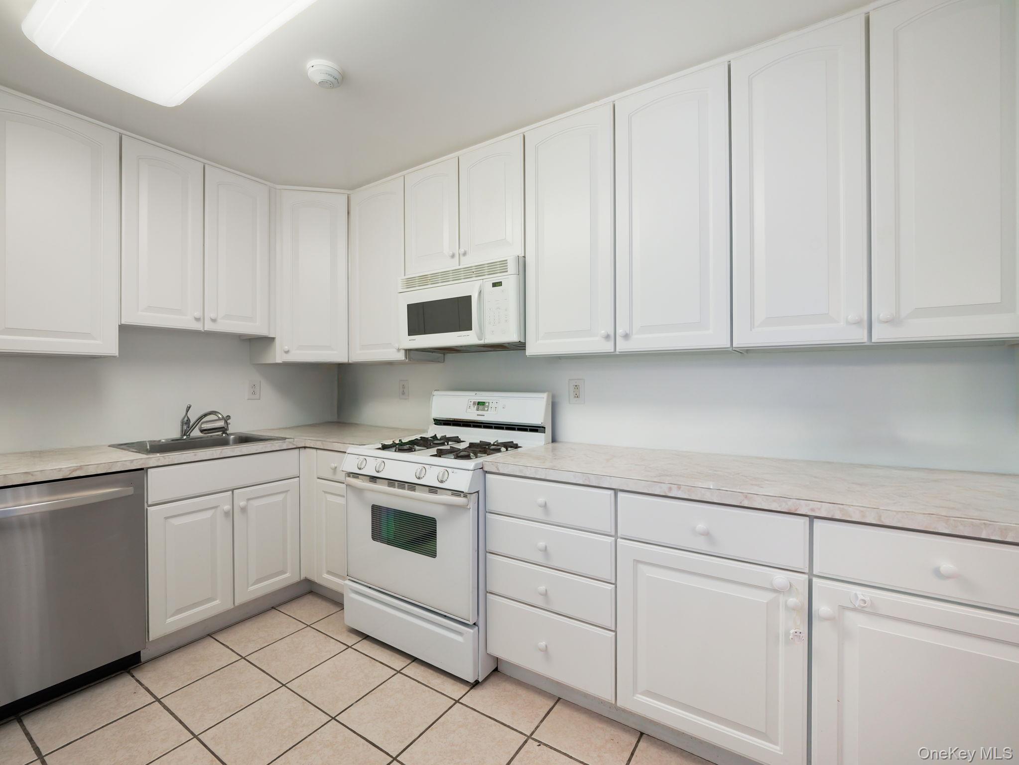 #9 photo, 2 Windsor Circle, New City , NY 10956