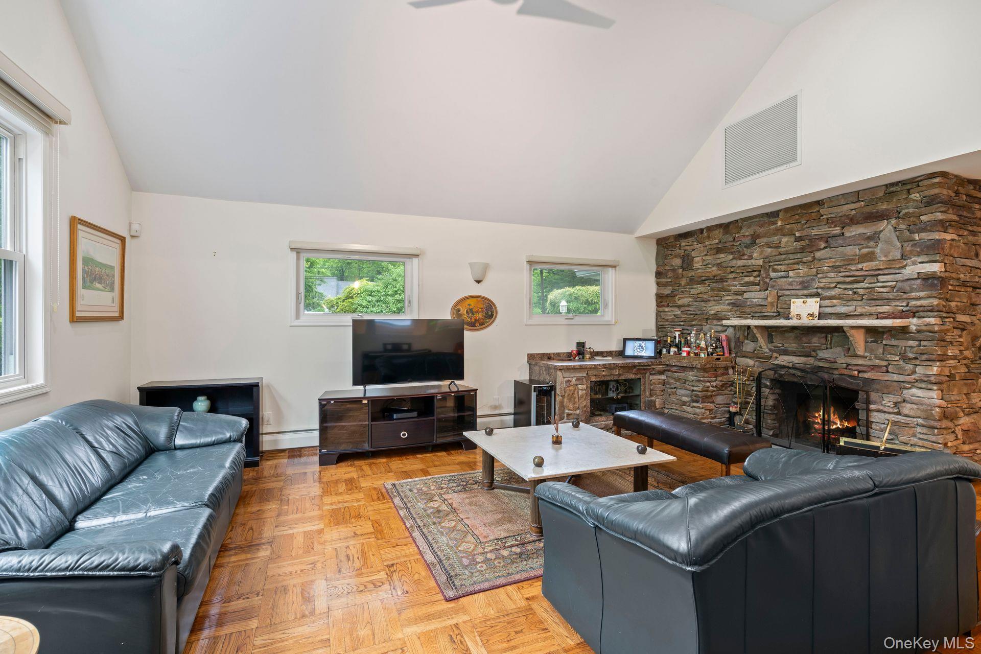 #7 photo, 30 Darby Drive, South Huntington , NY 11746