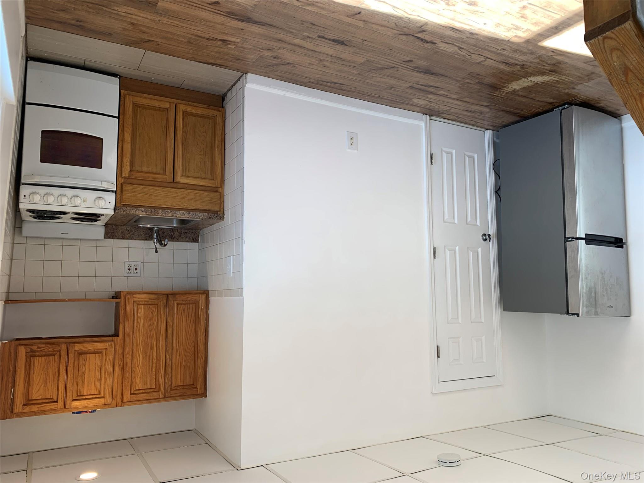 #1 photo, 14 Bayville Avenue, Bayville , NY 11709