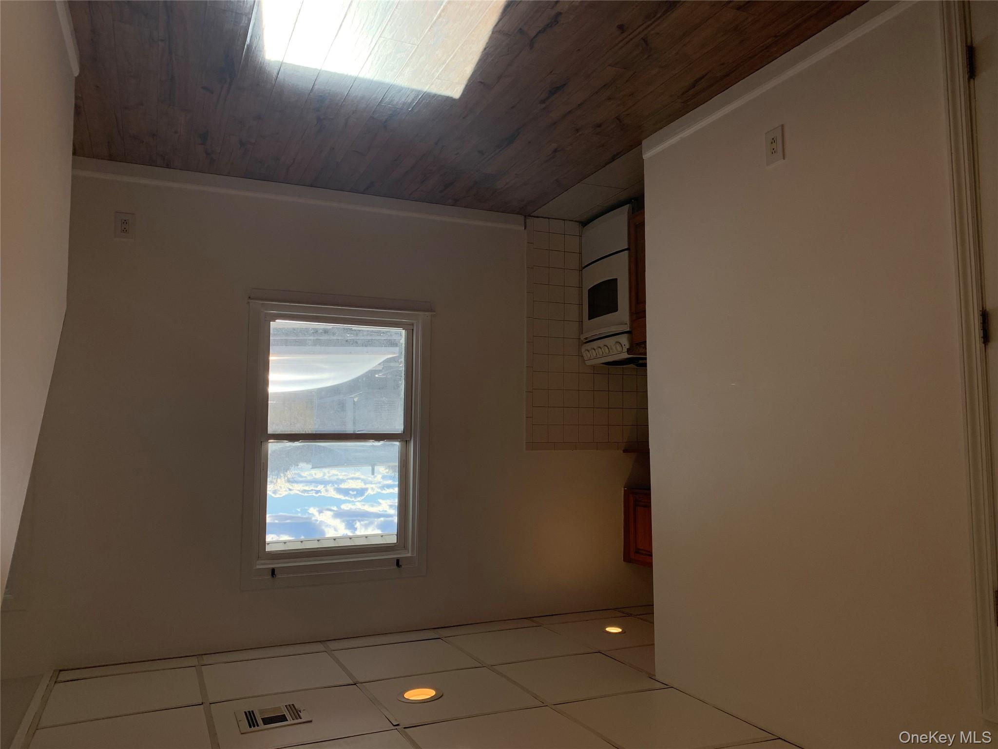 #2 photo, 14 Bayville Avenue, Bayville , NY 11709