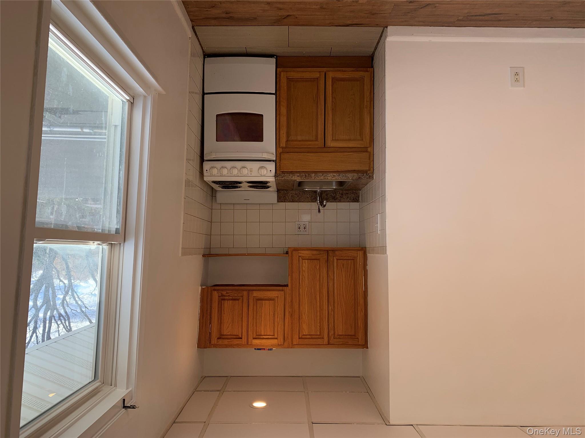 #3 photo, 14 Bayville Avenue, Bayville , NY 11709