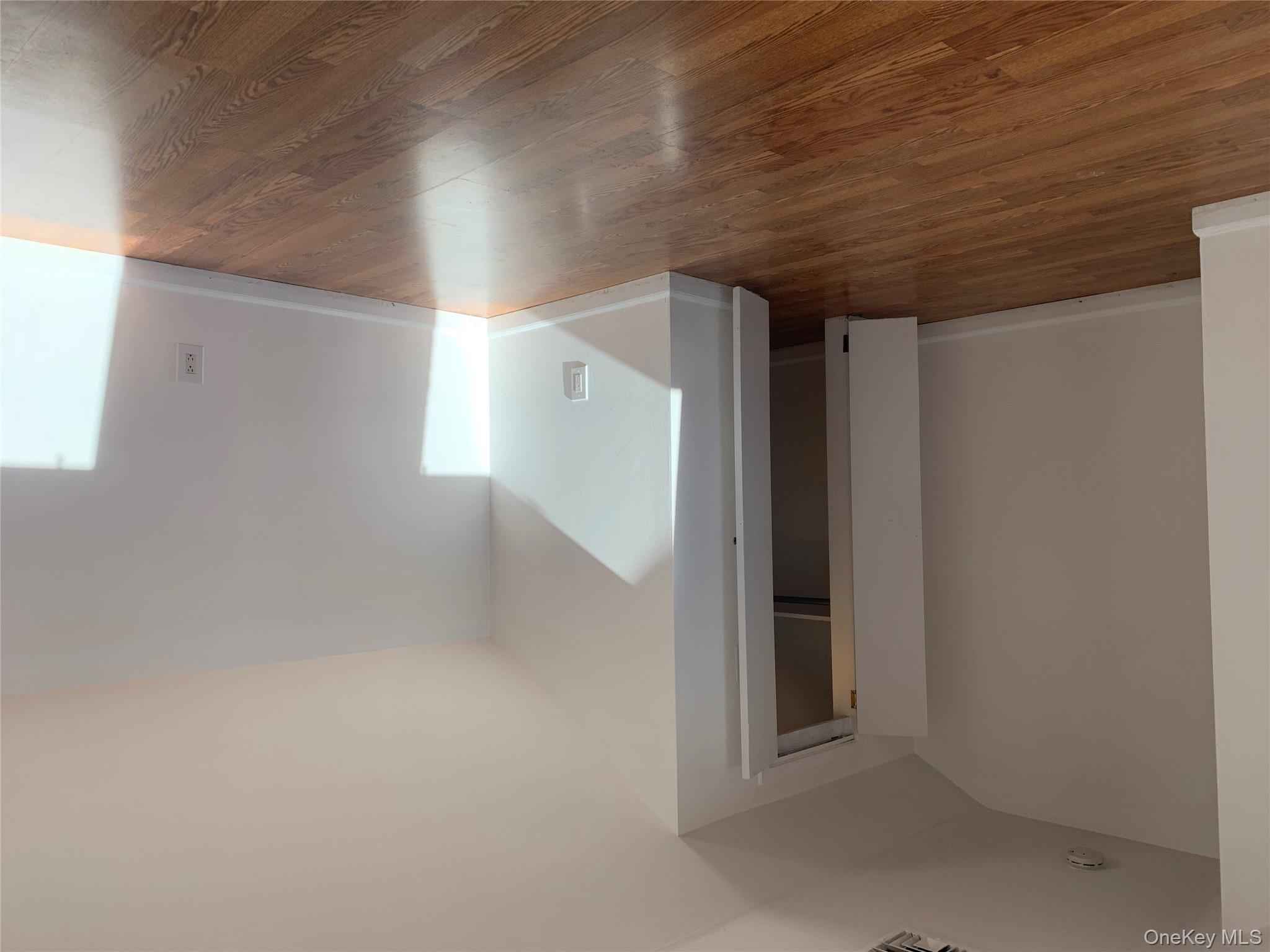 #4 photo, 14 Bayville Avenue, Bayville , NY 11709