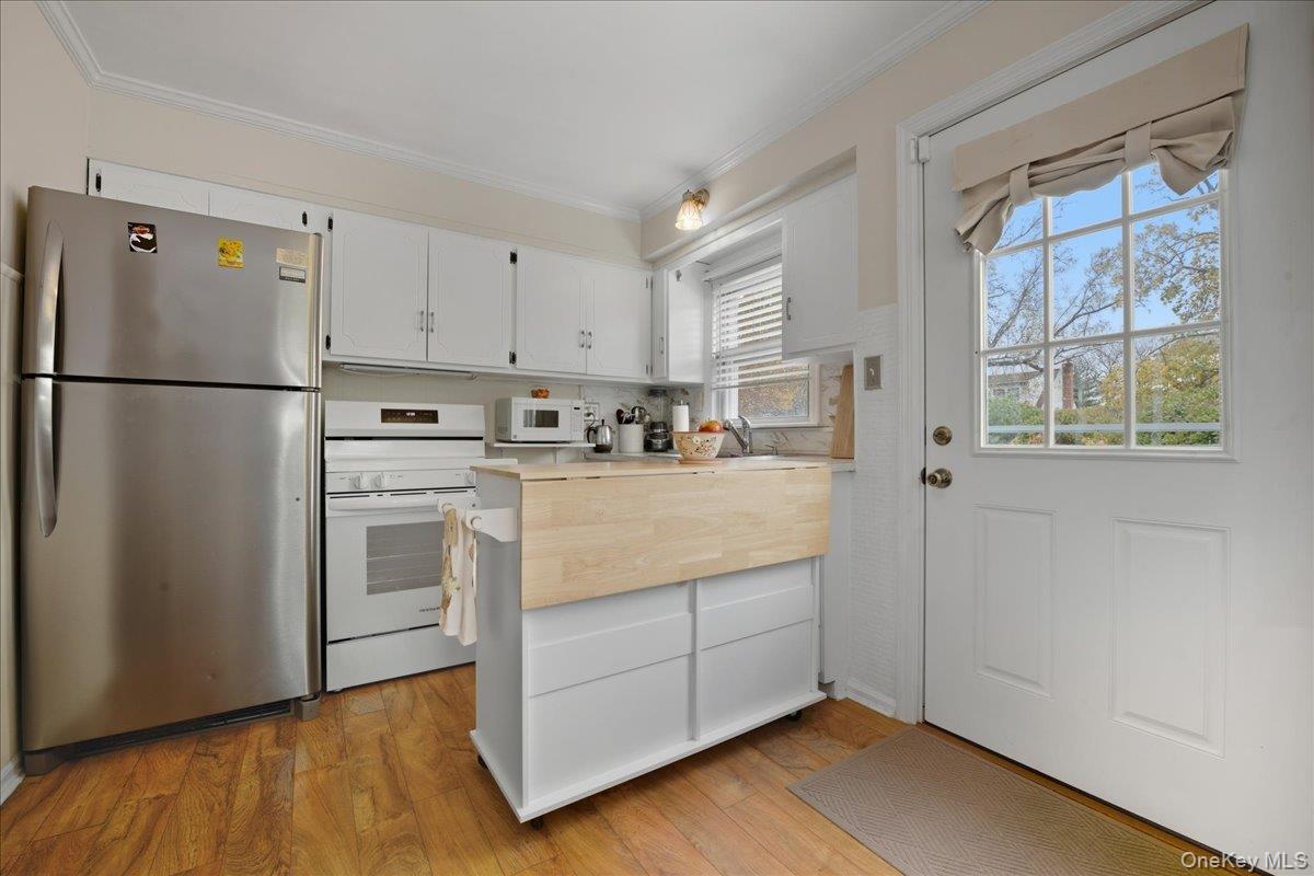 #11 photo, 3805 Colonial Court, Seaford , NY 11783