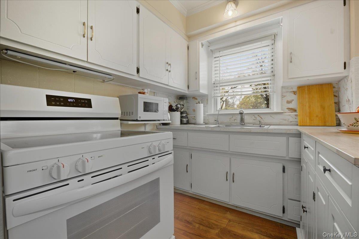 #12 photo, 3805 Colonial Court, Seaford , NY 11783