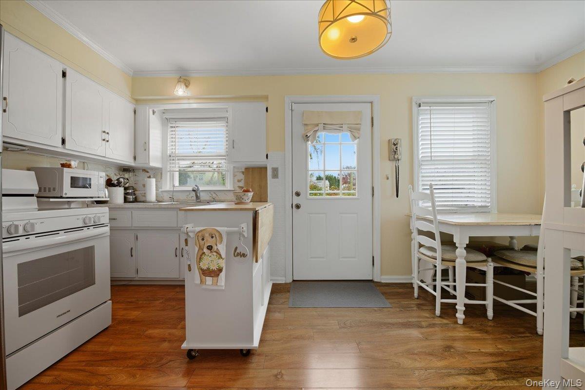 #13 photo, 3805 Colonial Court, Seaford , NY 11783