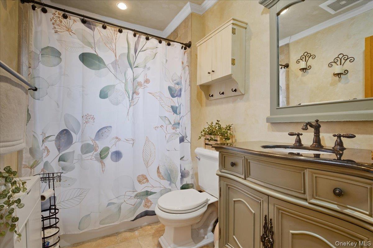 #14 photo, 3805 Colonial Court, Seaford , NY 11783