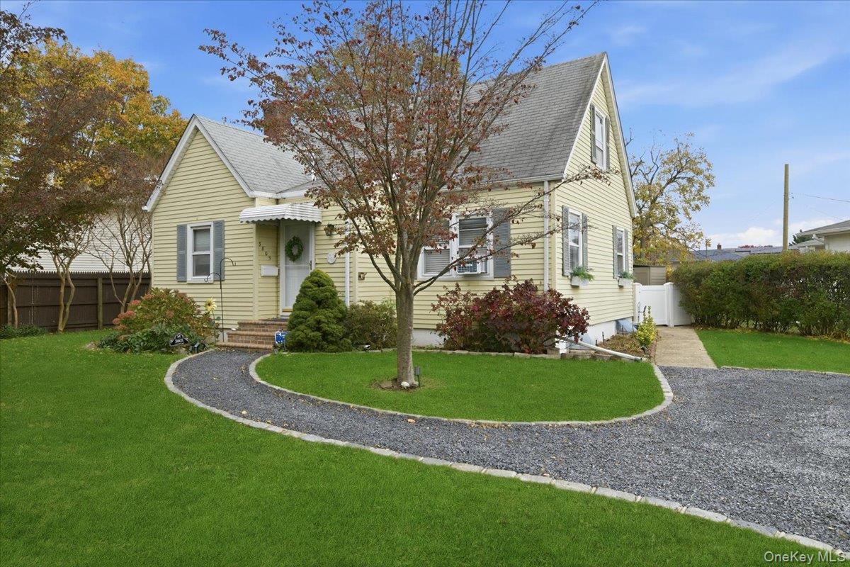 #4 photo, 3805 Colonial Court, Seaford , NY 11783