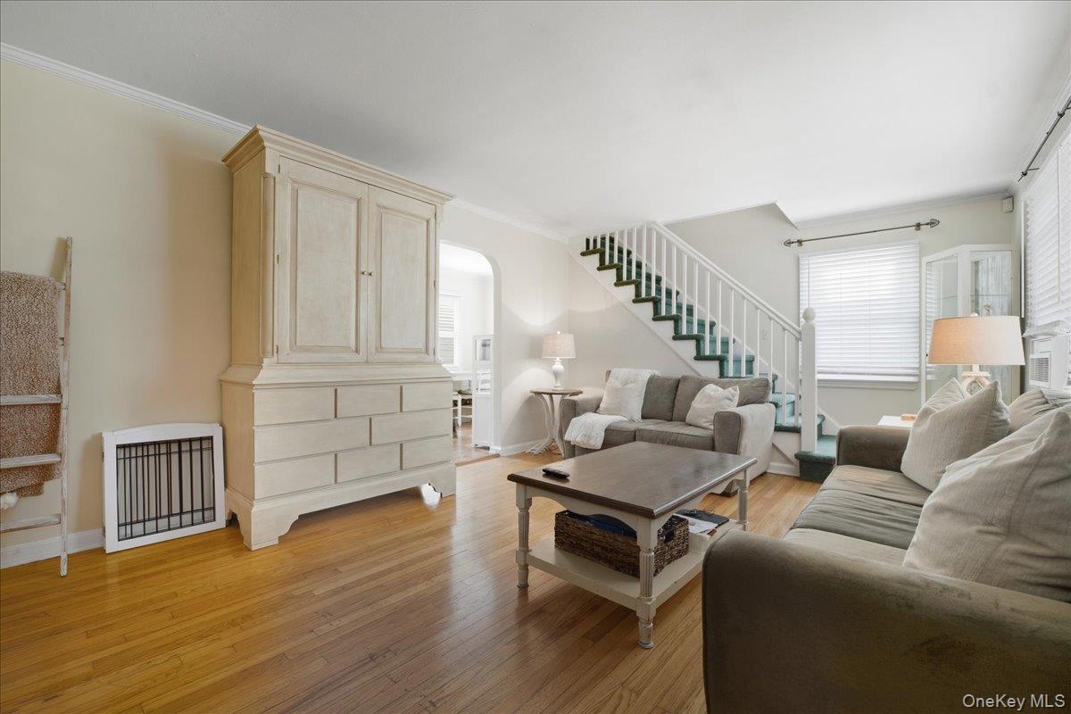 #5 photo, 3805 Colonial Court, Seaford , NY 11783