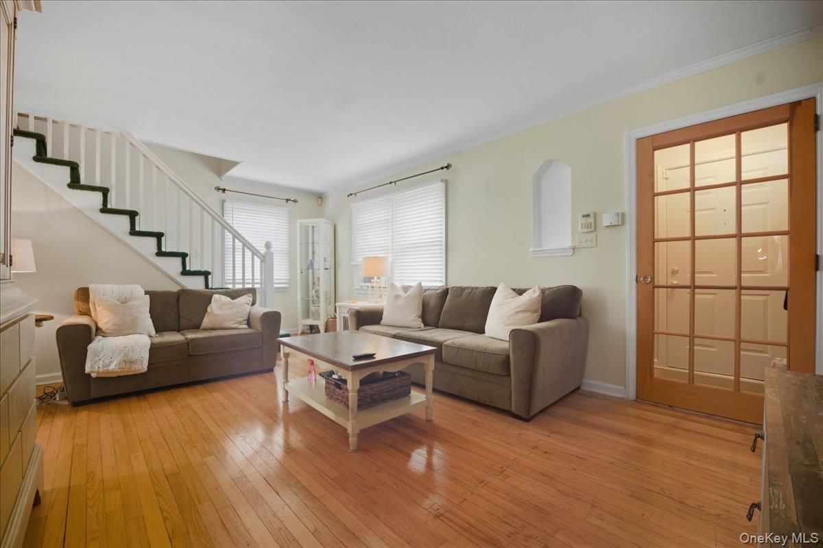 #6 photo, 3805 Colonial Court, Seaford , NY 11783