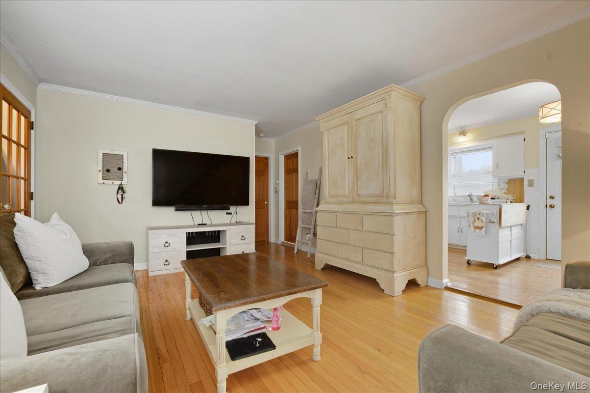 #7 photo, 3805 Colonial Court, Seaford , NY 11783