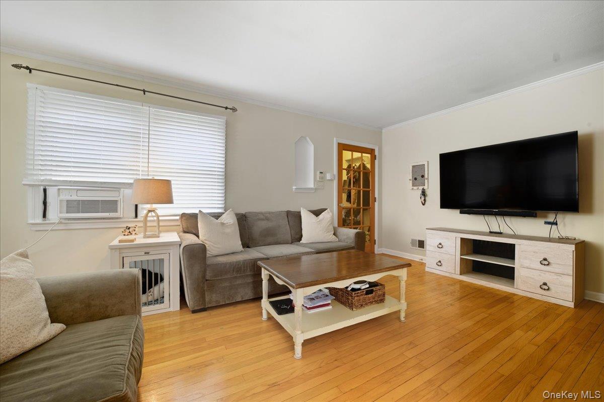 #8 photo, 3805 Colonial Court, Seaford , NY 11783