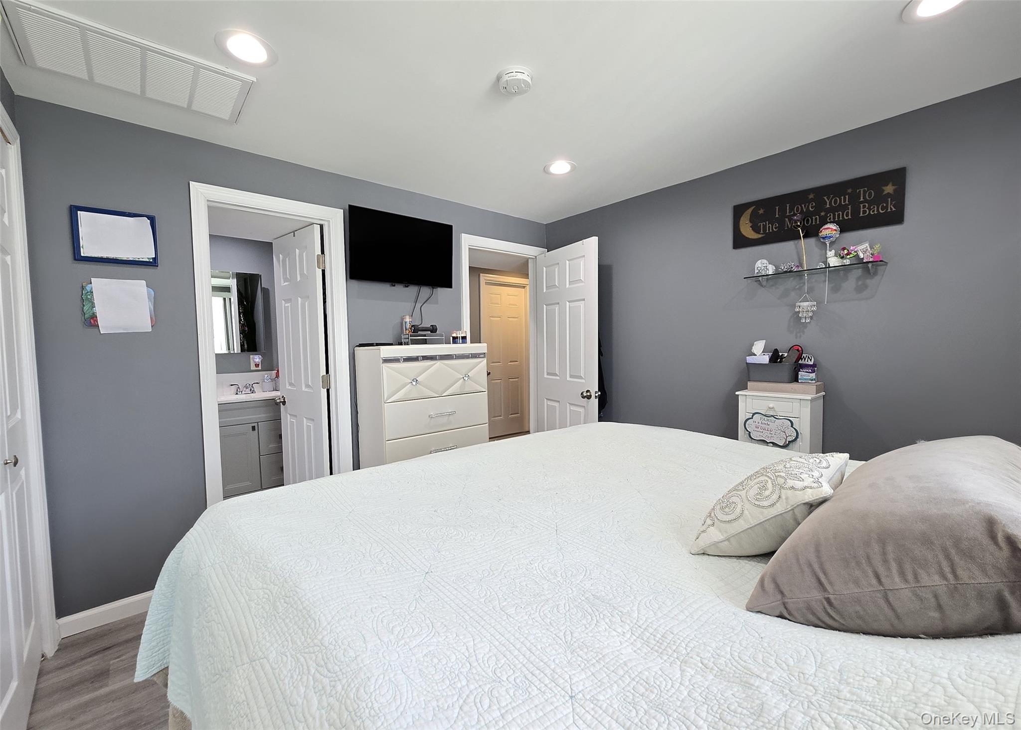 #18 photo, 430 Heathcote Road, Lindenhurst , NY 11757