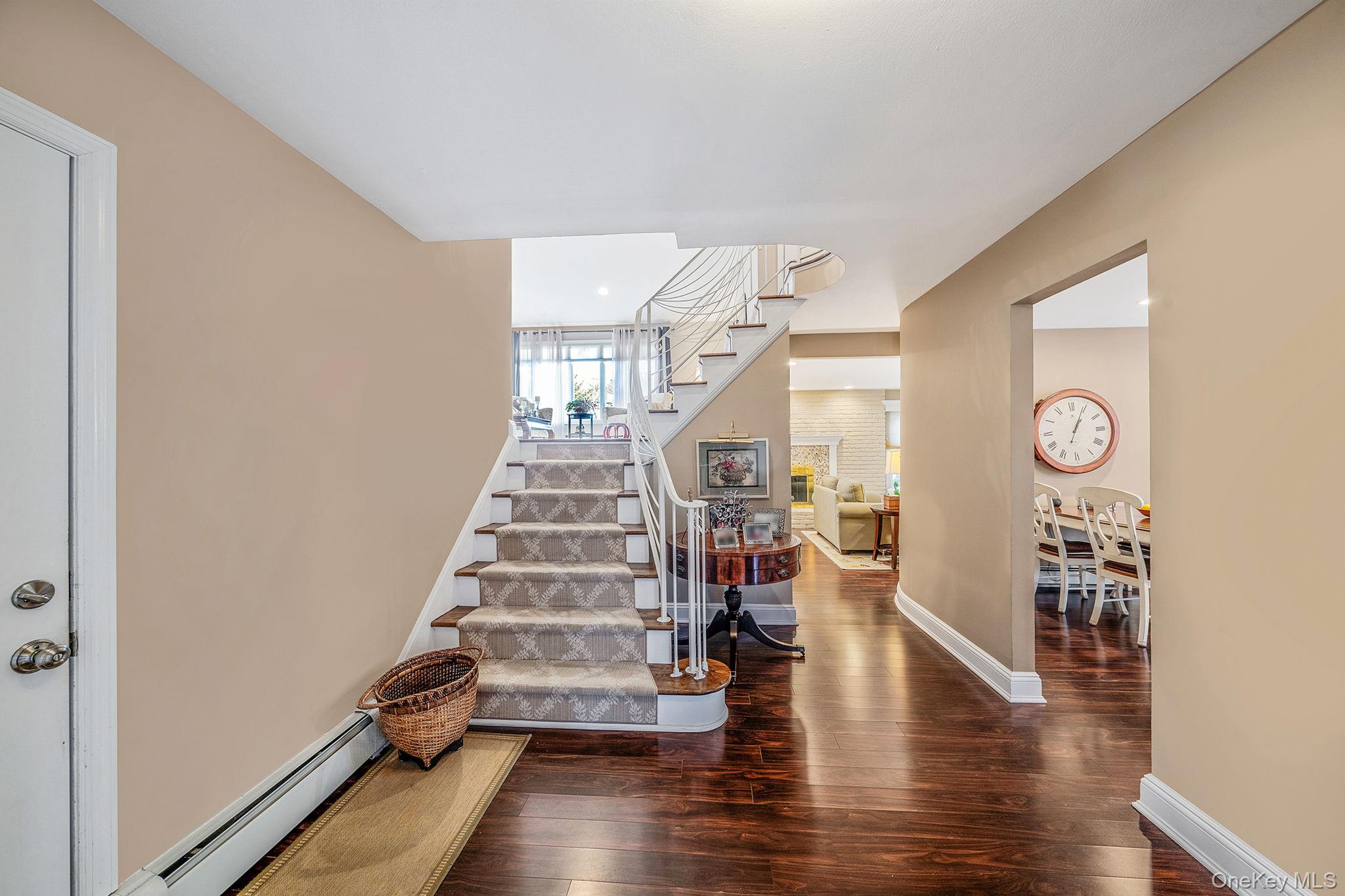 #11 photo, 28 Cedarwood Lane, Commack , NY 11725