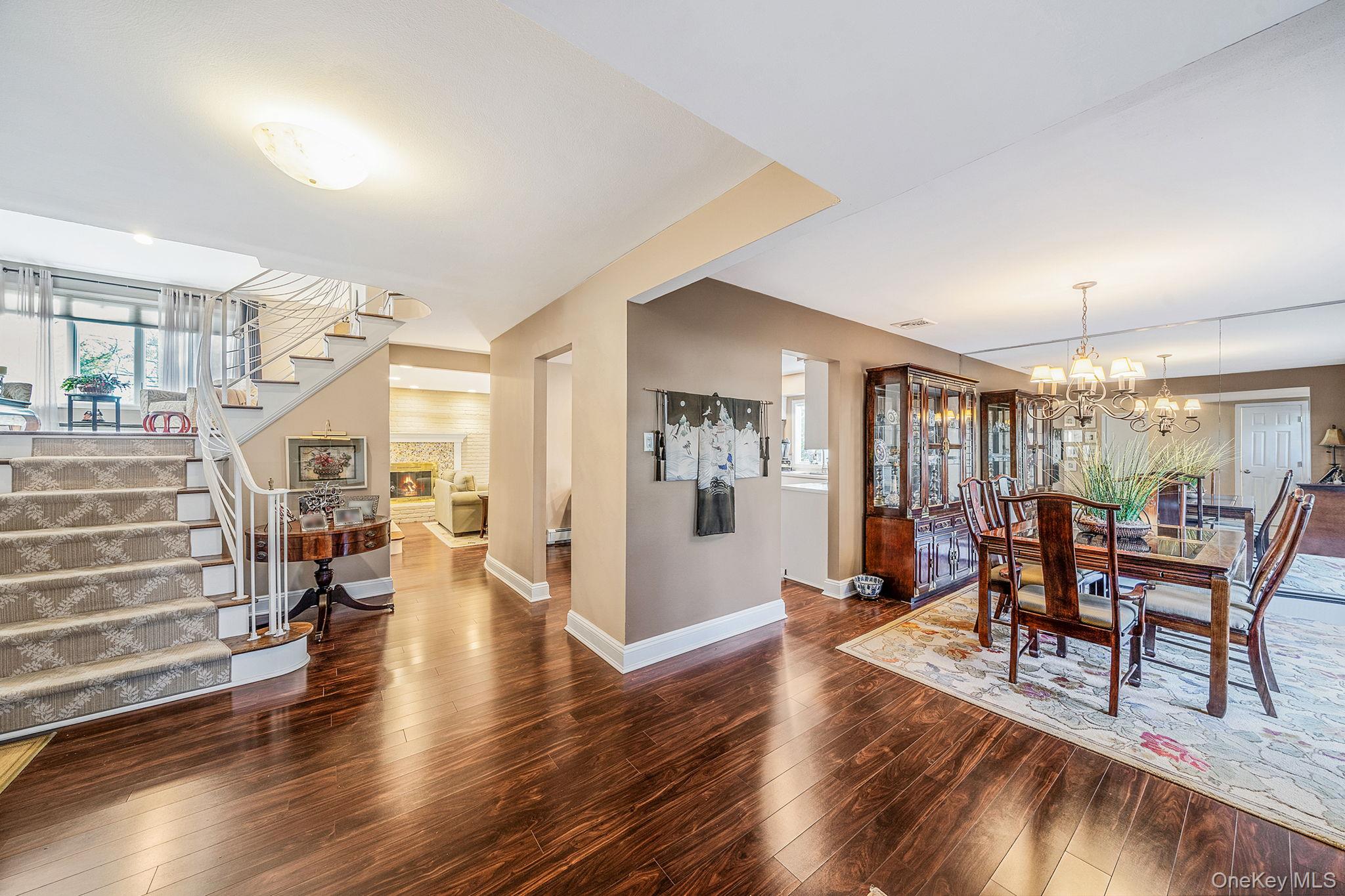 #12 photo, 28 Cedarwood Lane, Commack , NY 11725