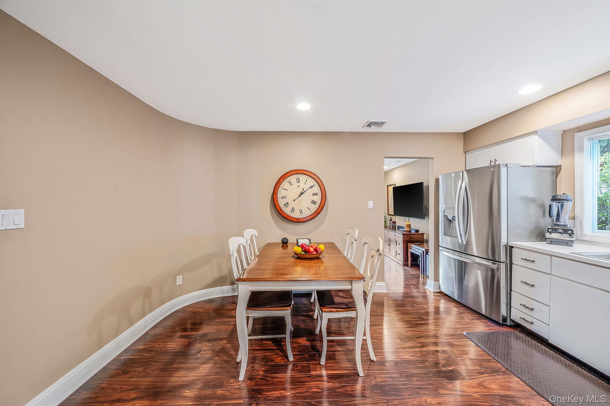 #17 photo, 28 Cedarwood Lane, Commack , NY 11725