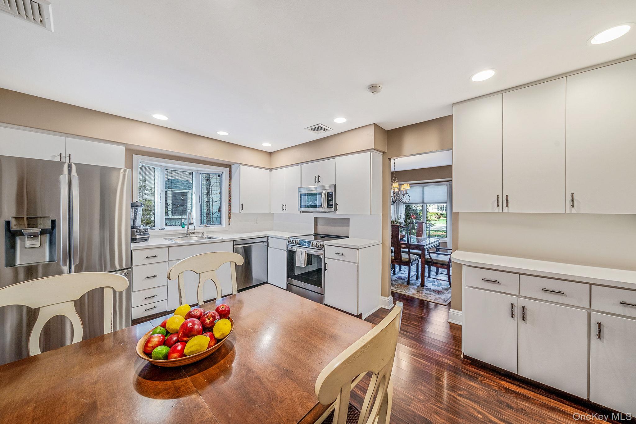 #18 photo, 28 Cedarwood Lane, Commack , NY 11725