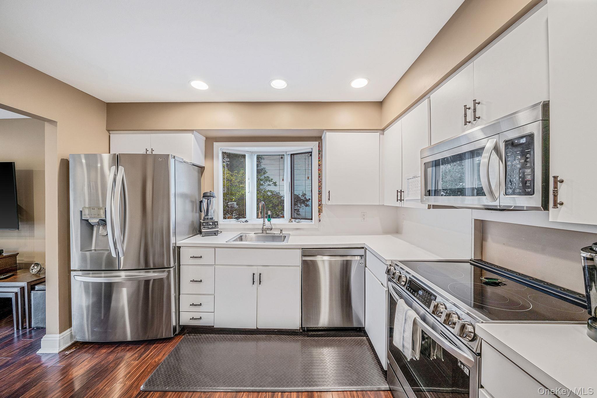 #19 photo, 28 Cedarwood Lane, Commack , NY 11725