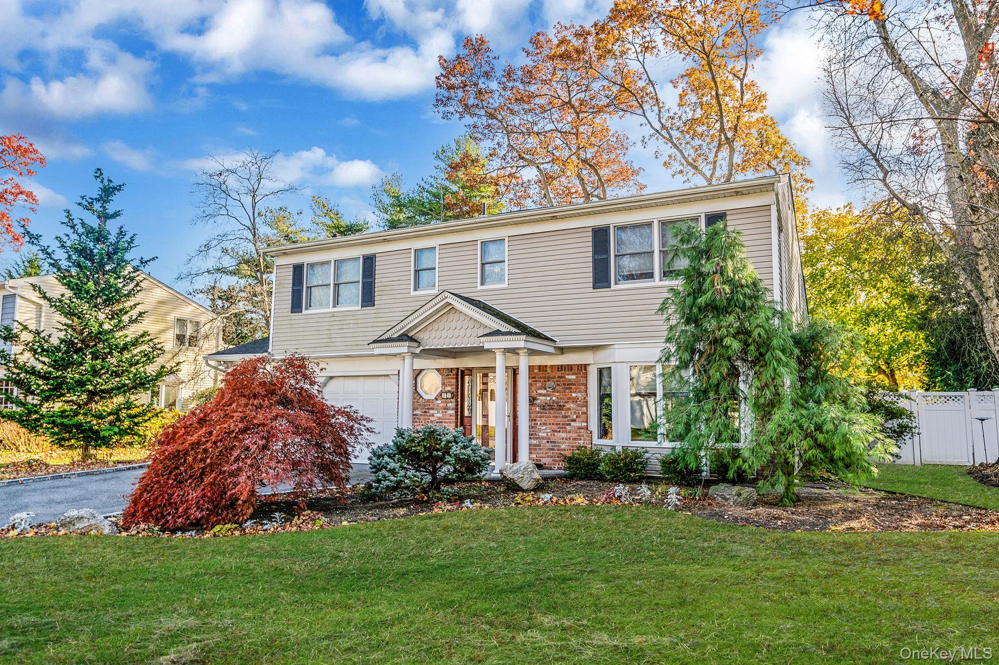 #3 photo, 28 Cedarwood Lane, Commack , NY 11725