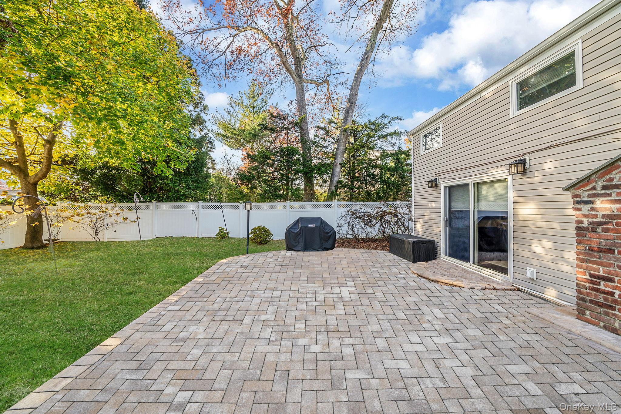 #7 photo, 28 Cedarwood Lane, Commack , NY 11725