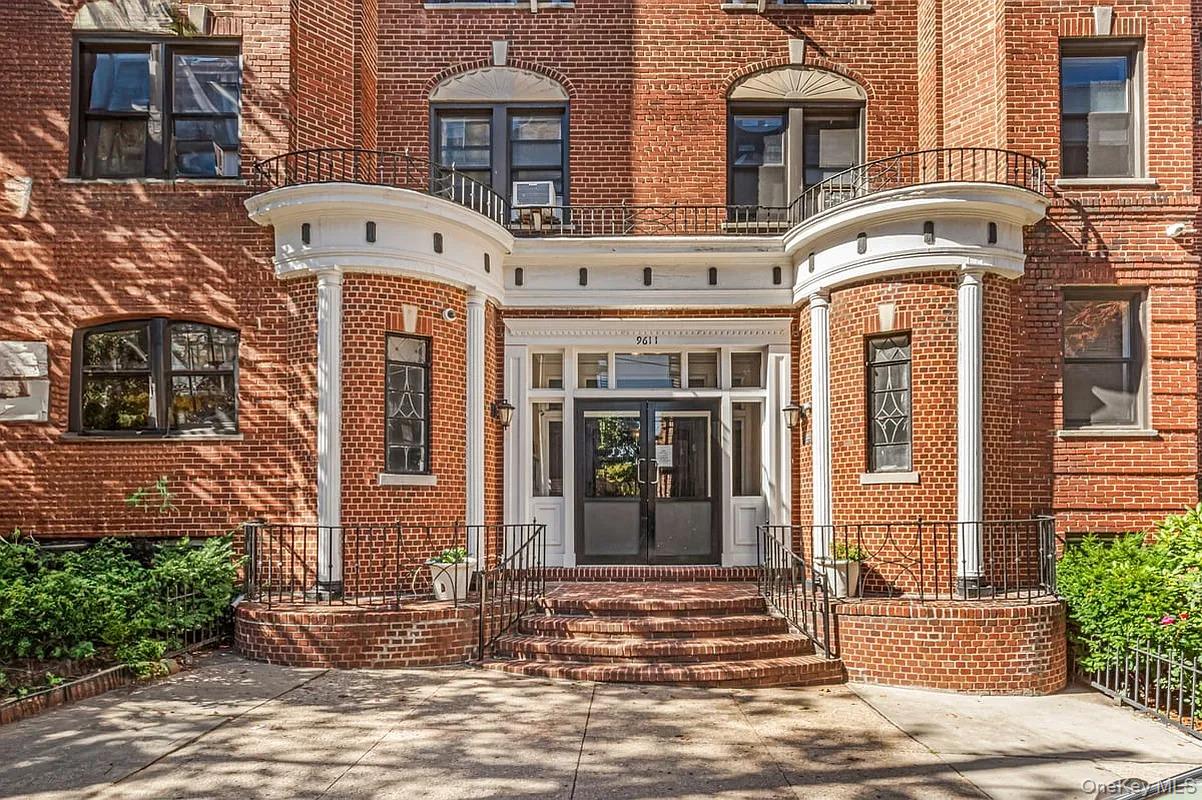 #8 photo, 96-11 65 Rd, Rego Park , NY 11374