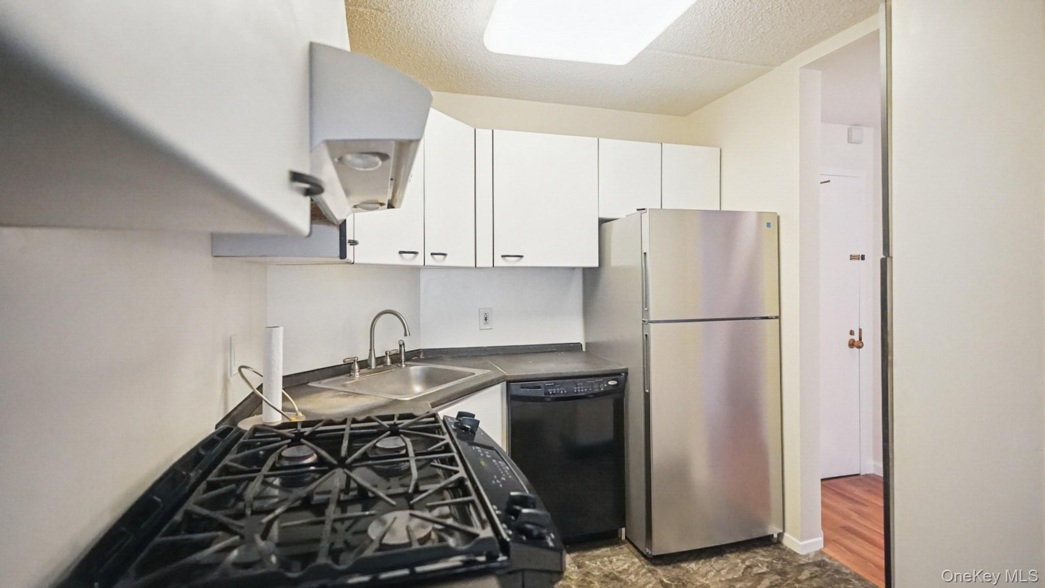 #4 photo, 703 Pelham Road, New Rochelle , NY 10805