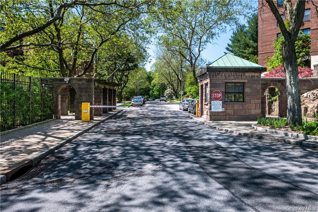 #2 photo, 161 Pearsall Drive, Mount Vernon , NY 10552