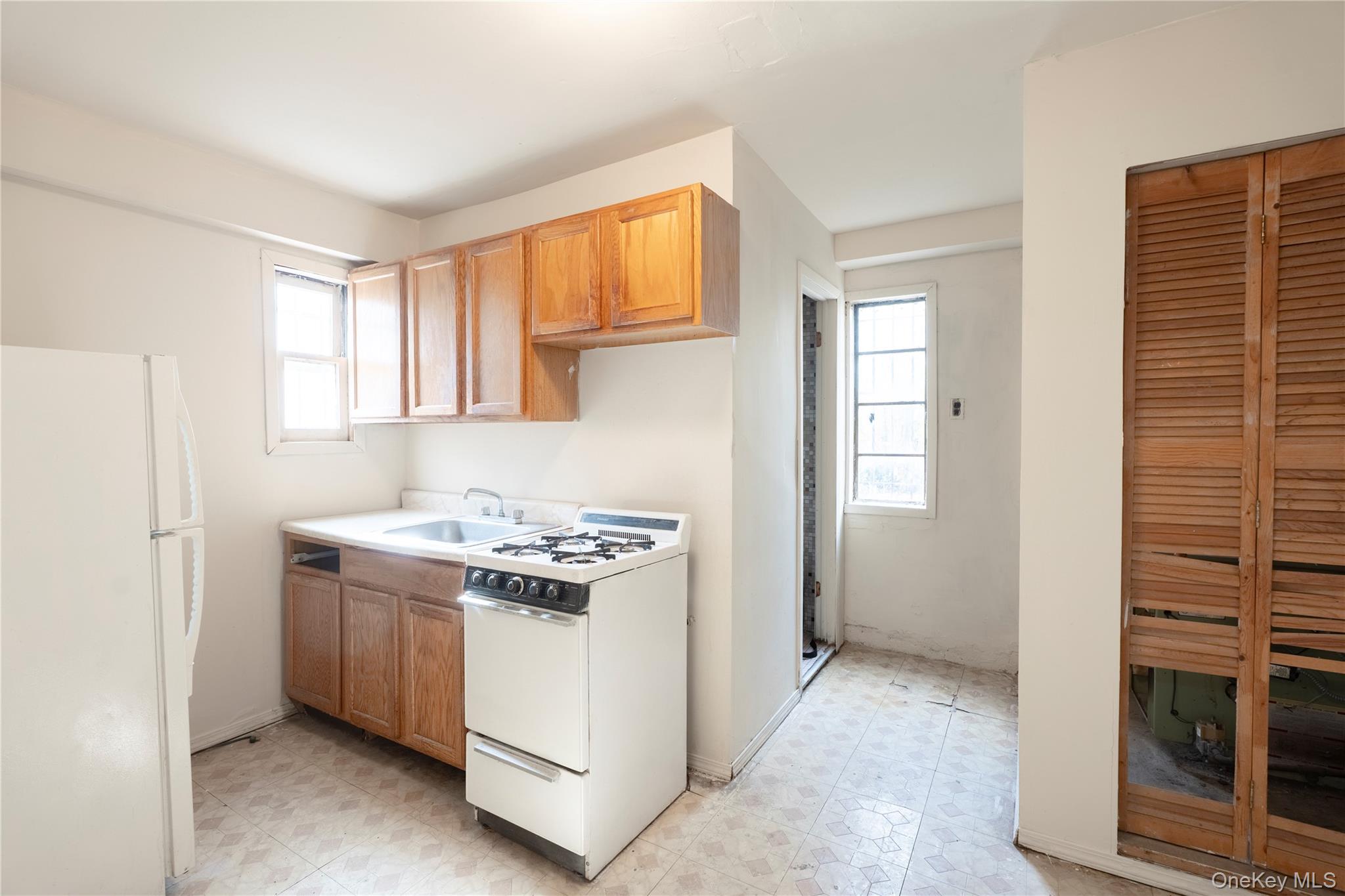 #6 photo, 1616 Hammersley Avenue, Bronx , NY 10469