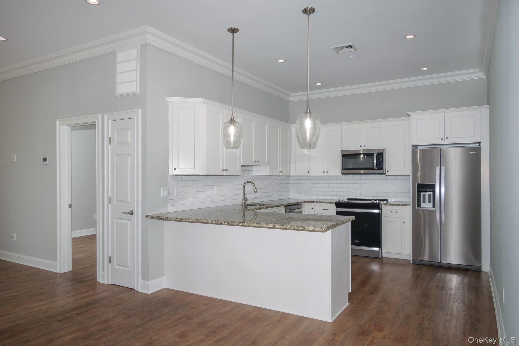 #2 photo, 2 Union Place, Huntington , NY 11743