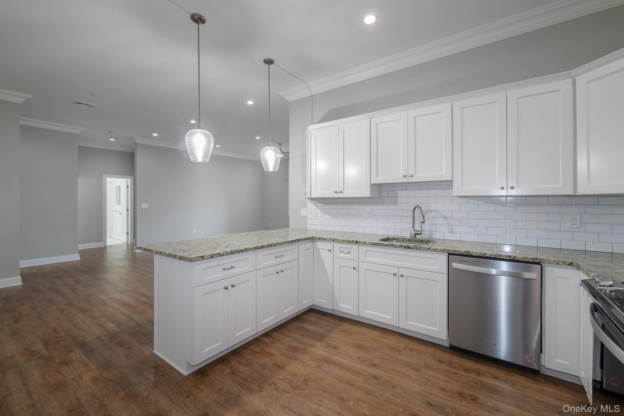 #3 photo, 2 Union Place, Huntington , NY 11743