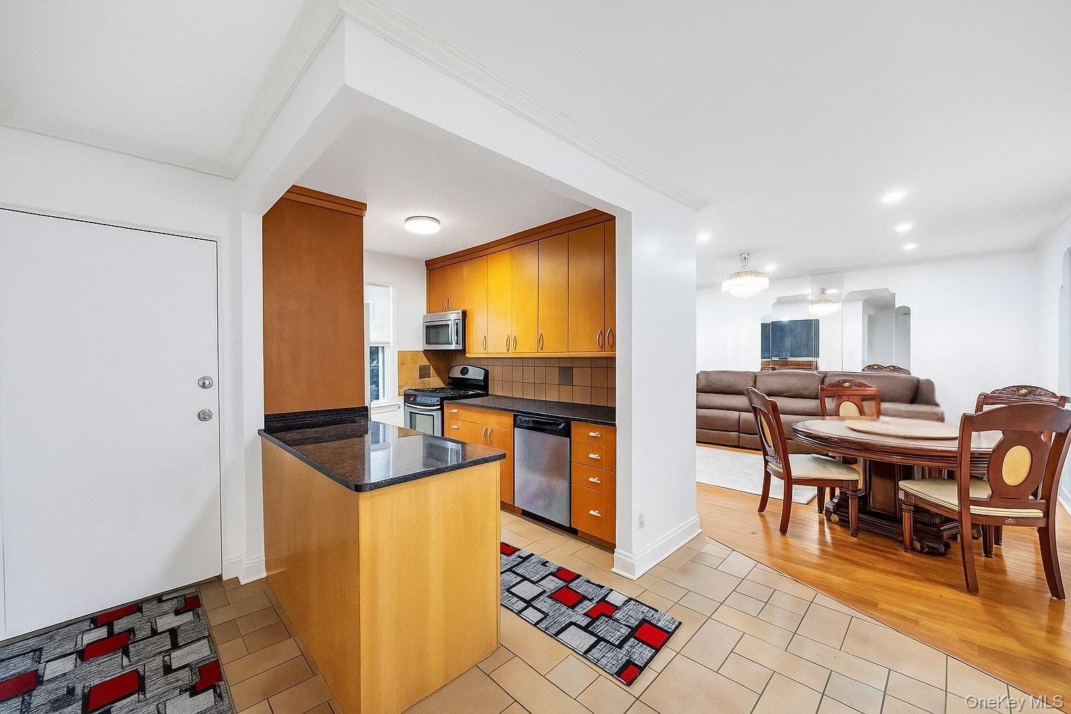 #4 photo, 252-15 72nd Avenue, Bellerose , NY 11426