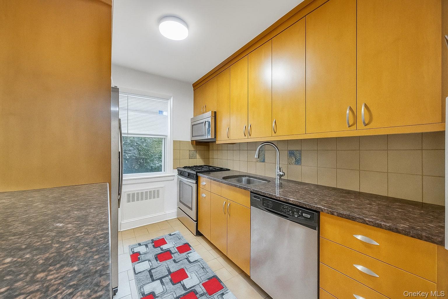 #5 photo, 252-15 72nd Avenue, Bellerose , NY 11426