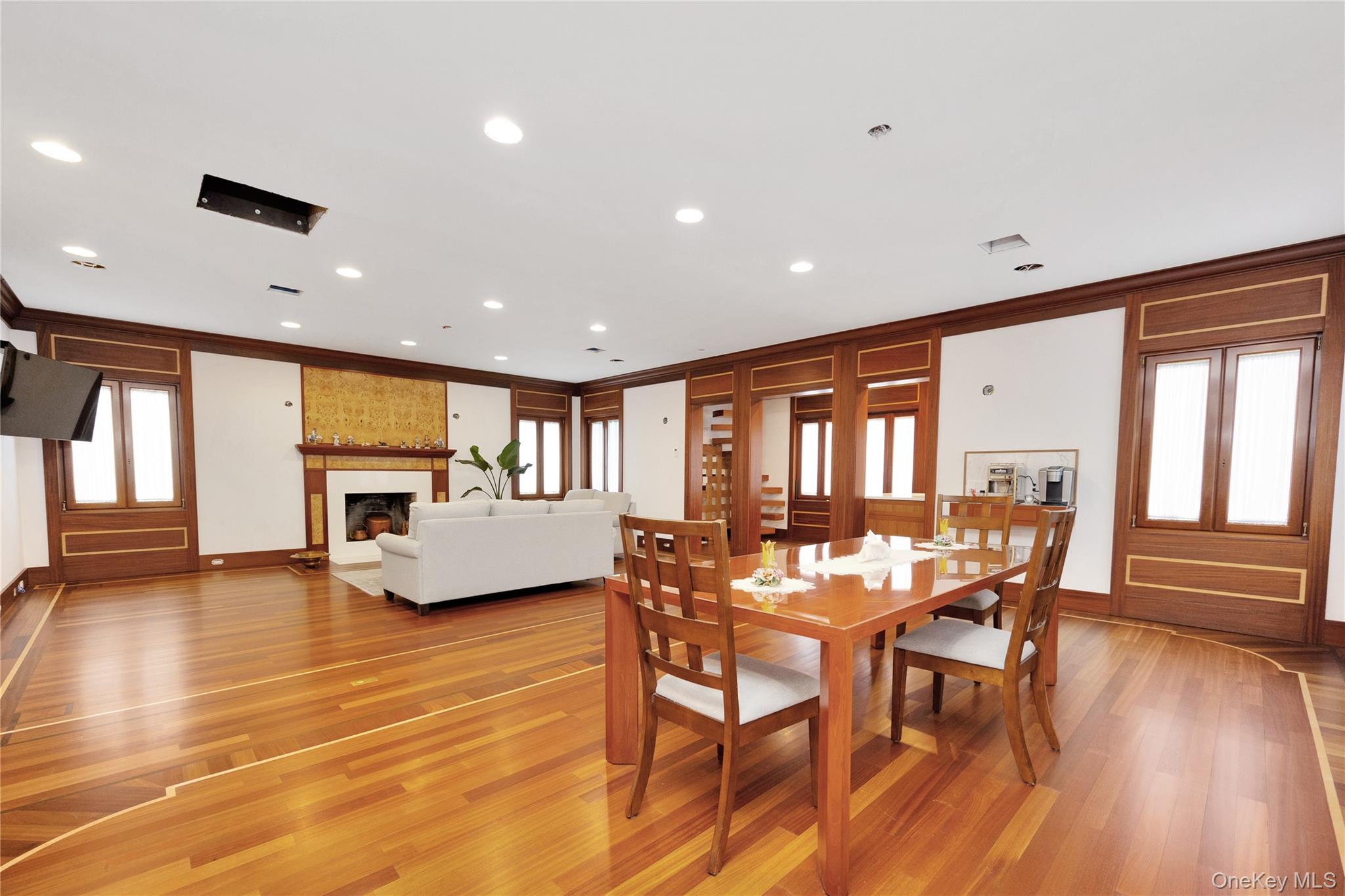 #12 photo, 181 Walnut Street, Lynbrook , NY 11563