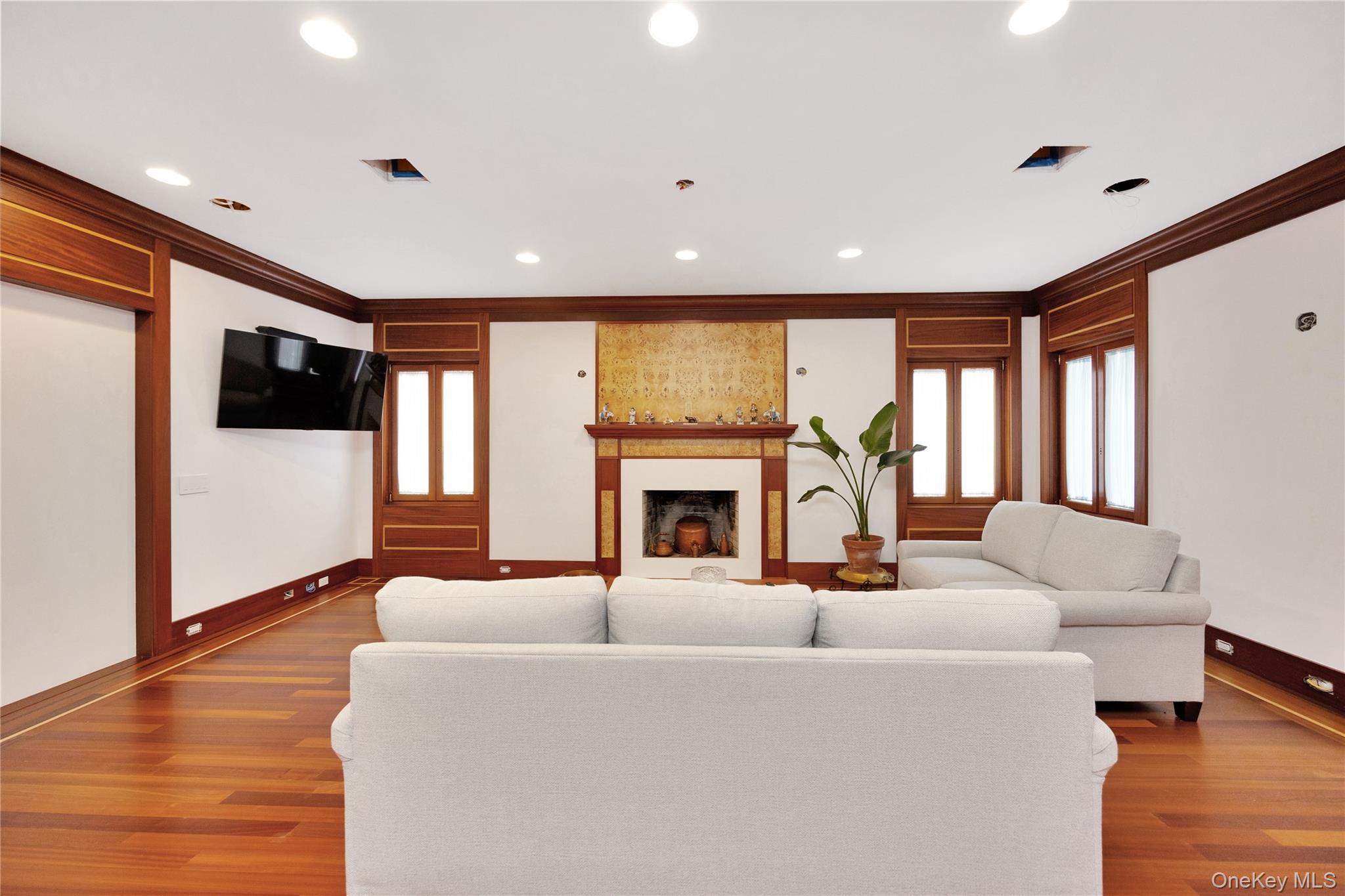 #13 photo, 181 Walnut Street, Lynbrook , NY 11563