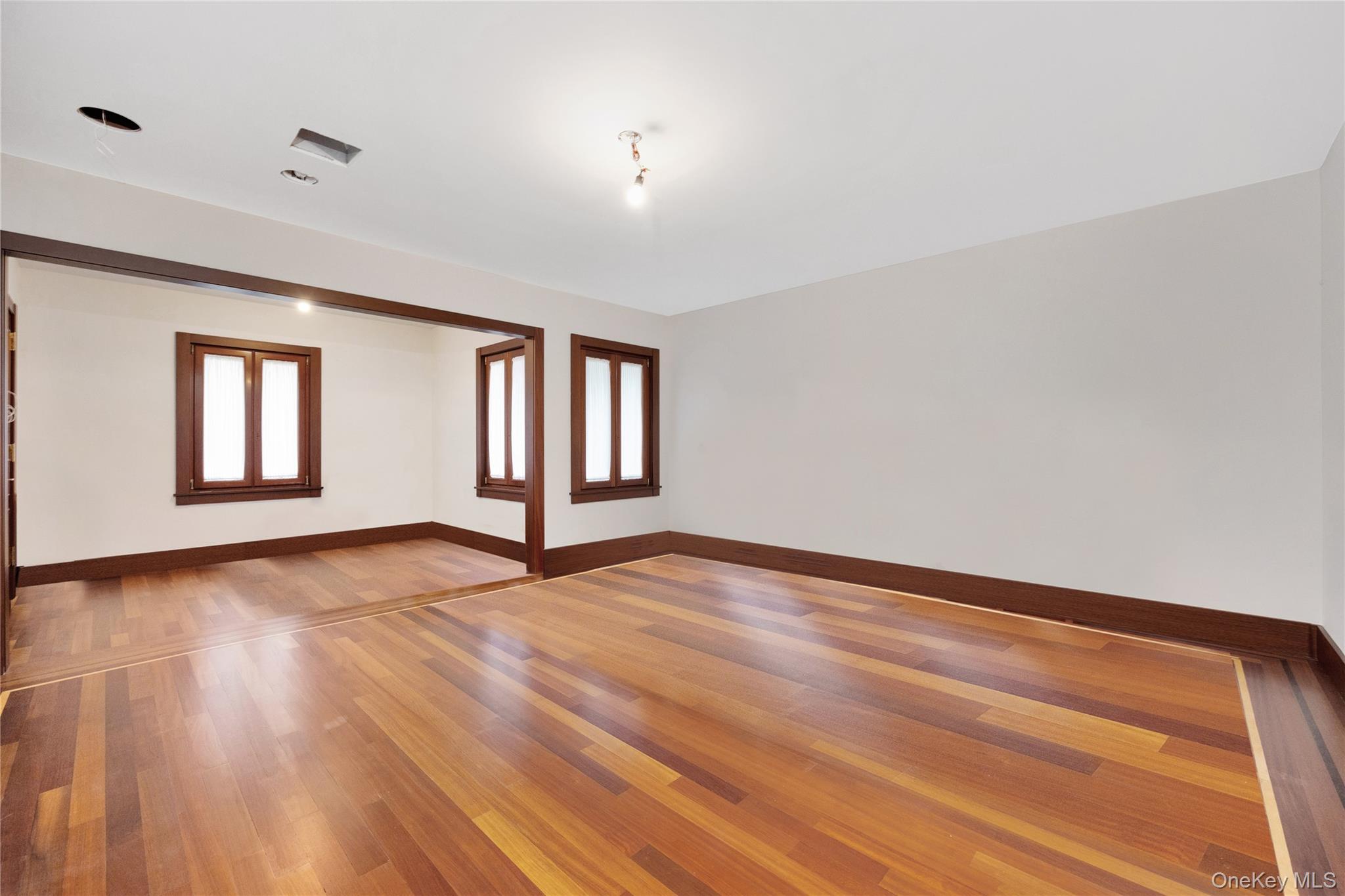 #19 photo, 181 Walnut Street, Lynbrook , NY 11563