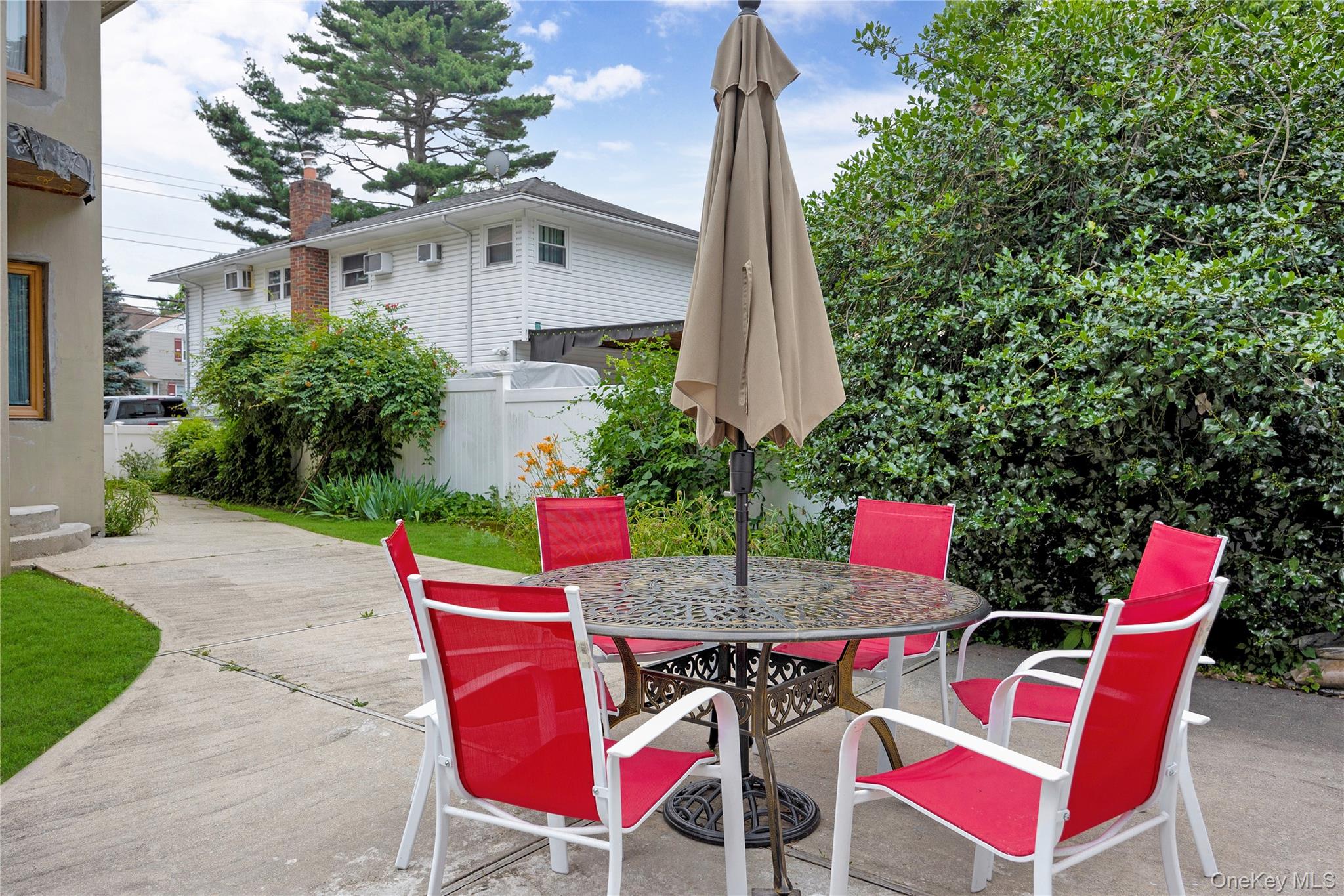 #5 photo, 181 Walnut Street, Lynbrook , NY 11563