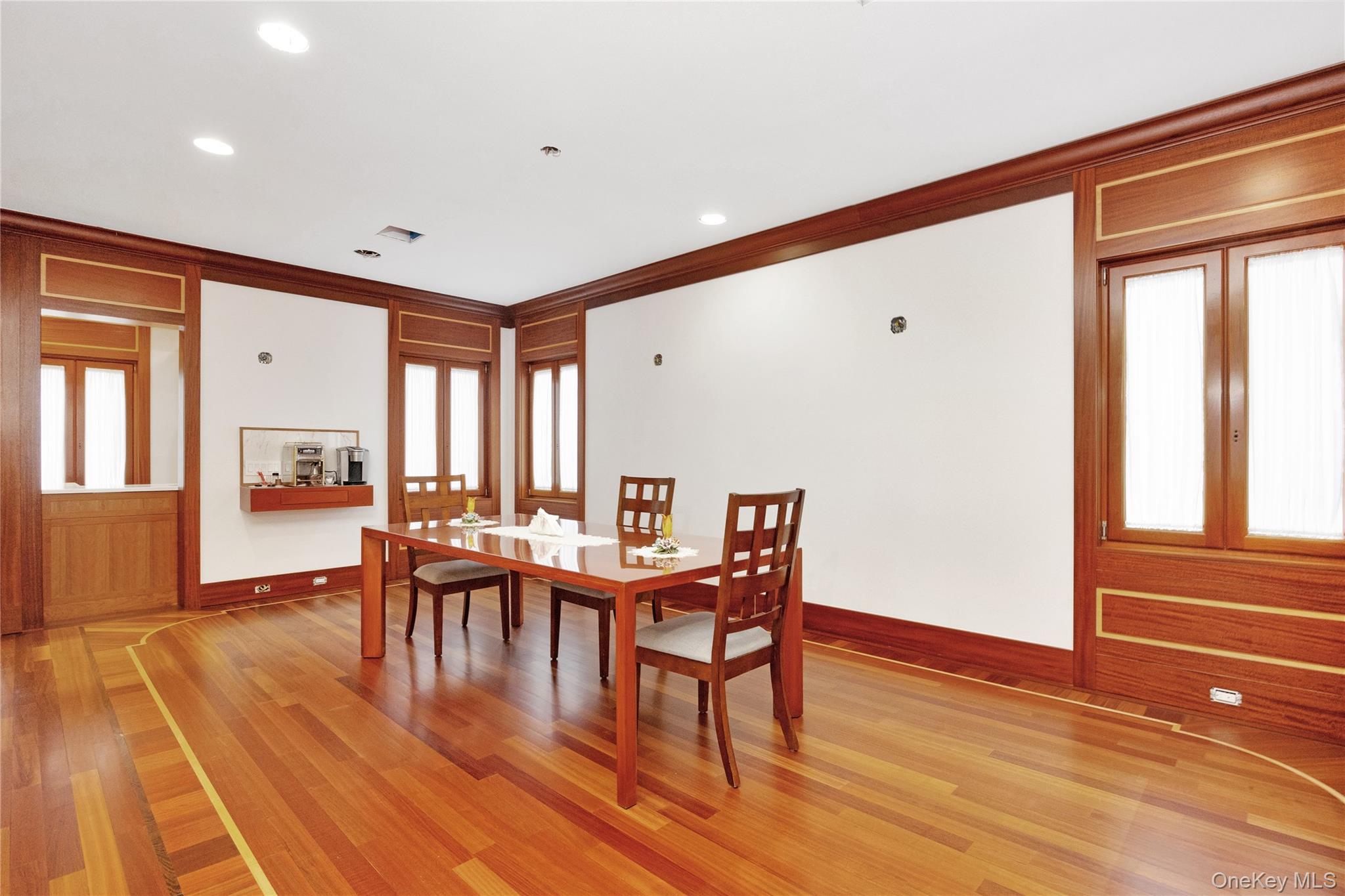 #8 photo, 181 Walnut Street, Lynbrook , NY 11563