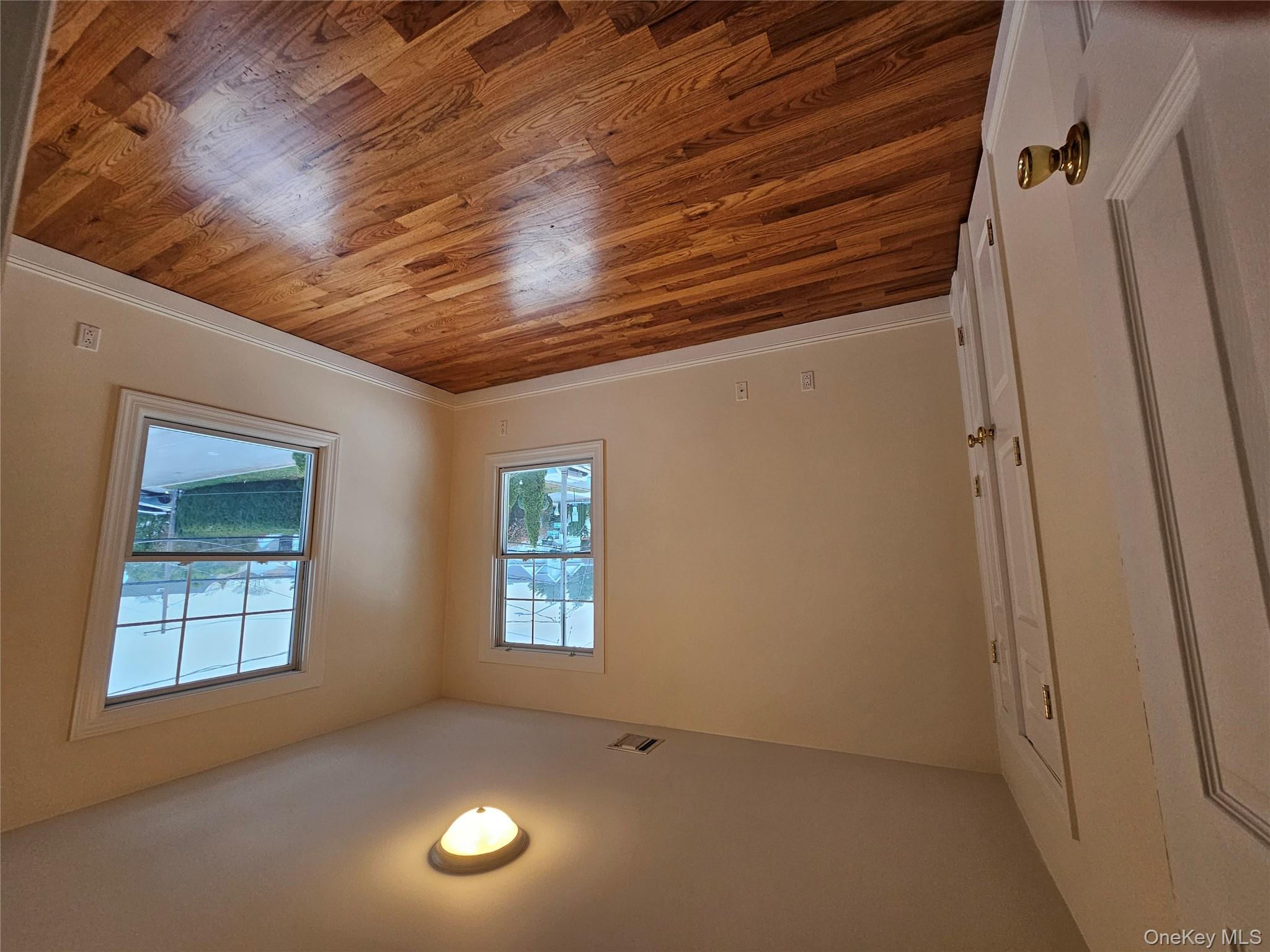 #13 photo, 11A 16th Street, Jericho , NY 11801