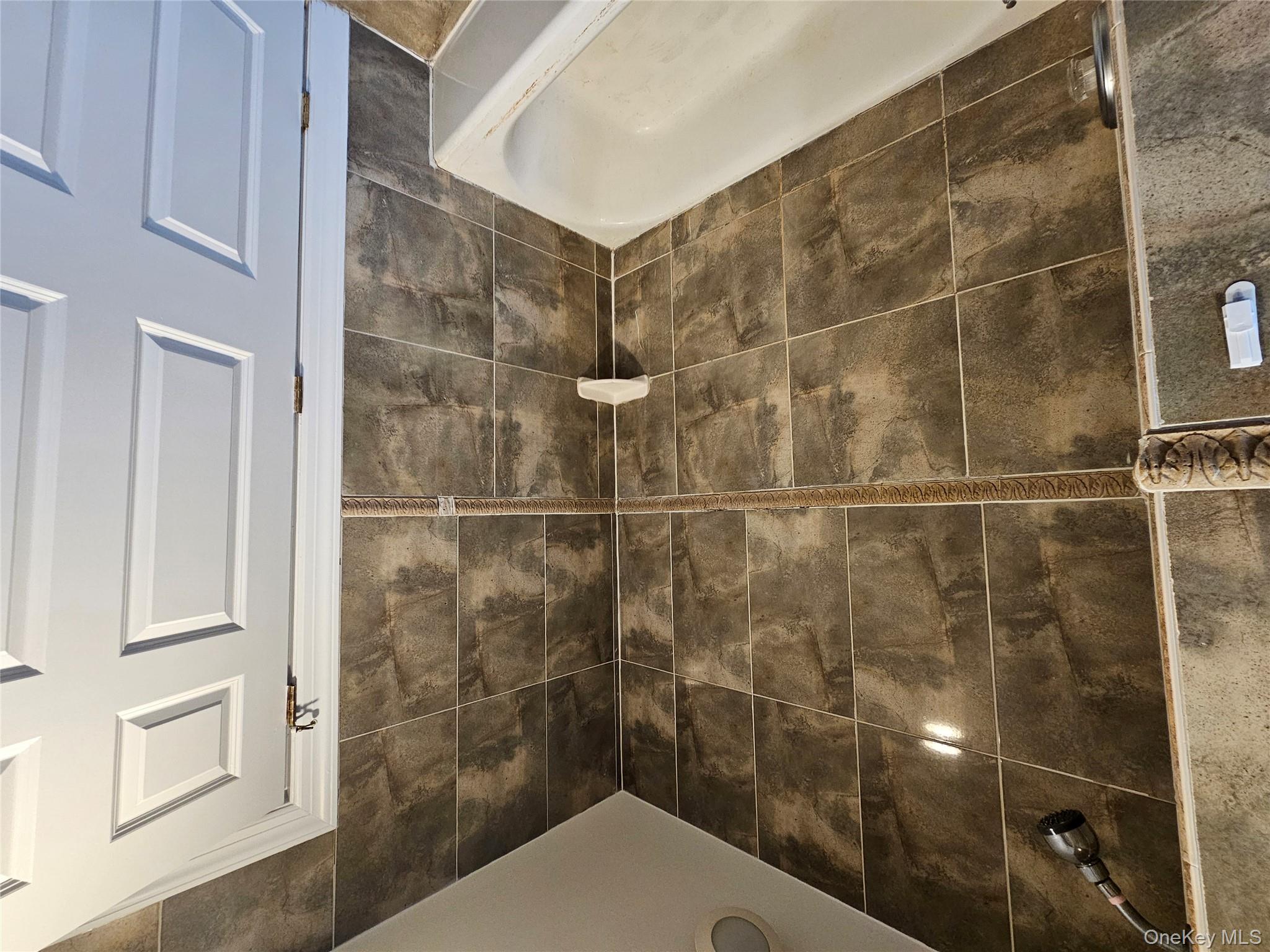 #15 photo, 11A 16th Street, Jericho , NY 11801