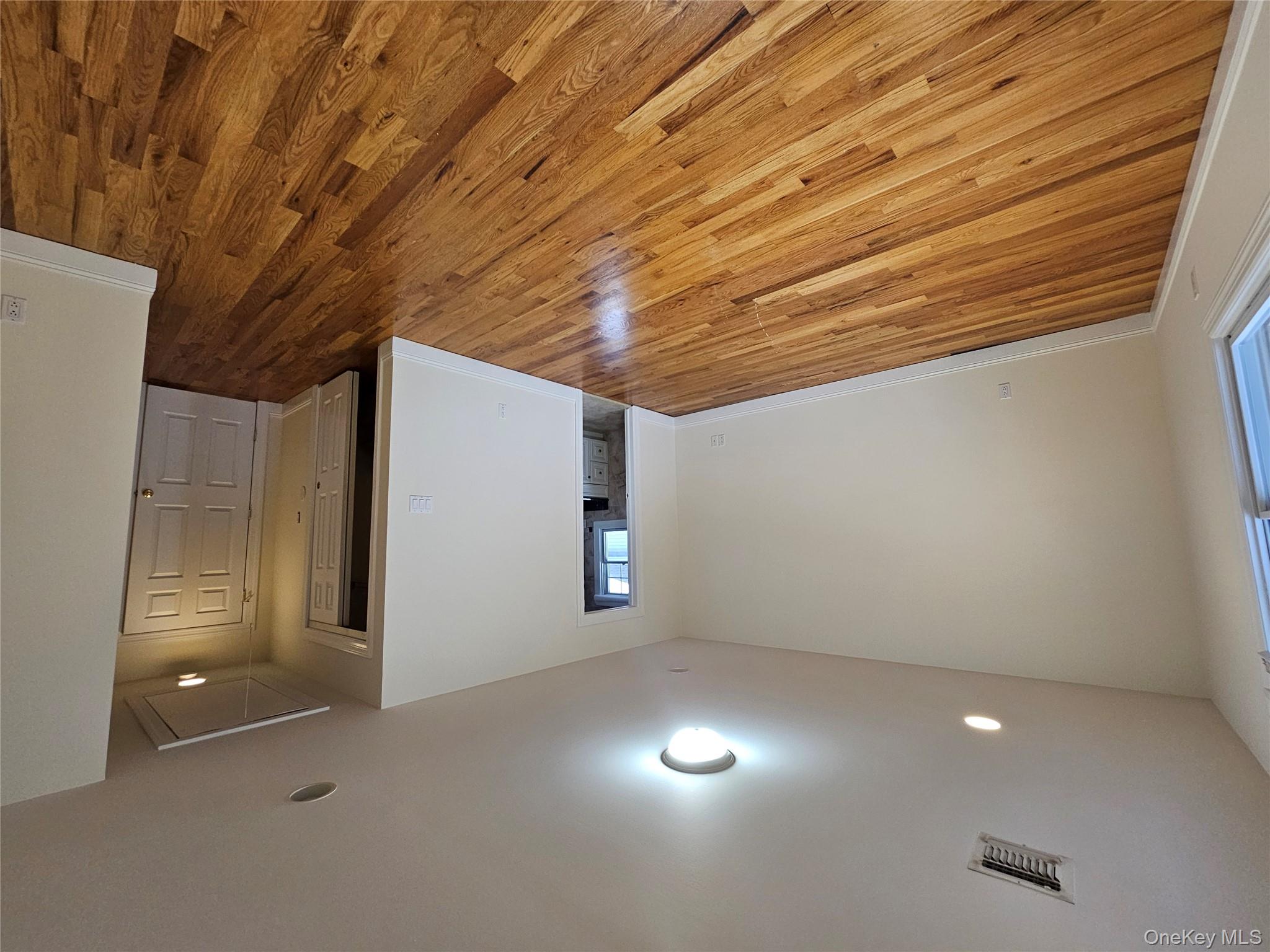 #7 photo, 11A 16th Street, Jericho , NY 11801