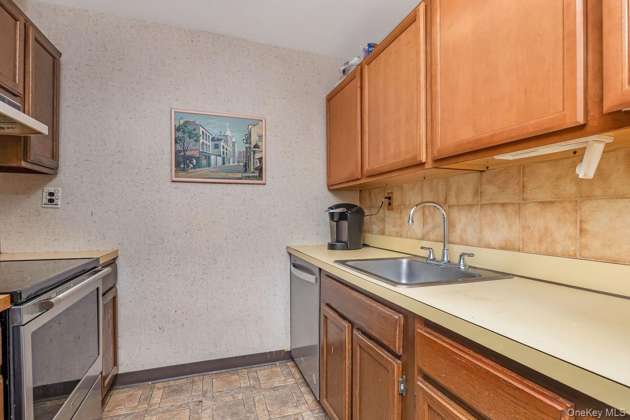 #6 photo, 56 Richmond Boulevard, Ronkonkoma , NY 11779