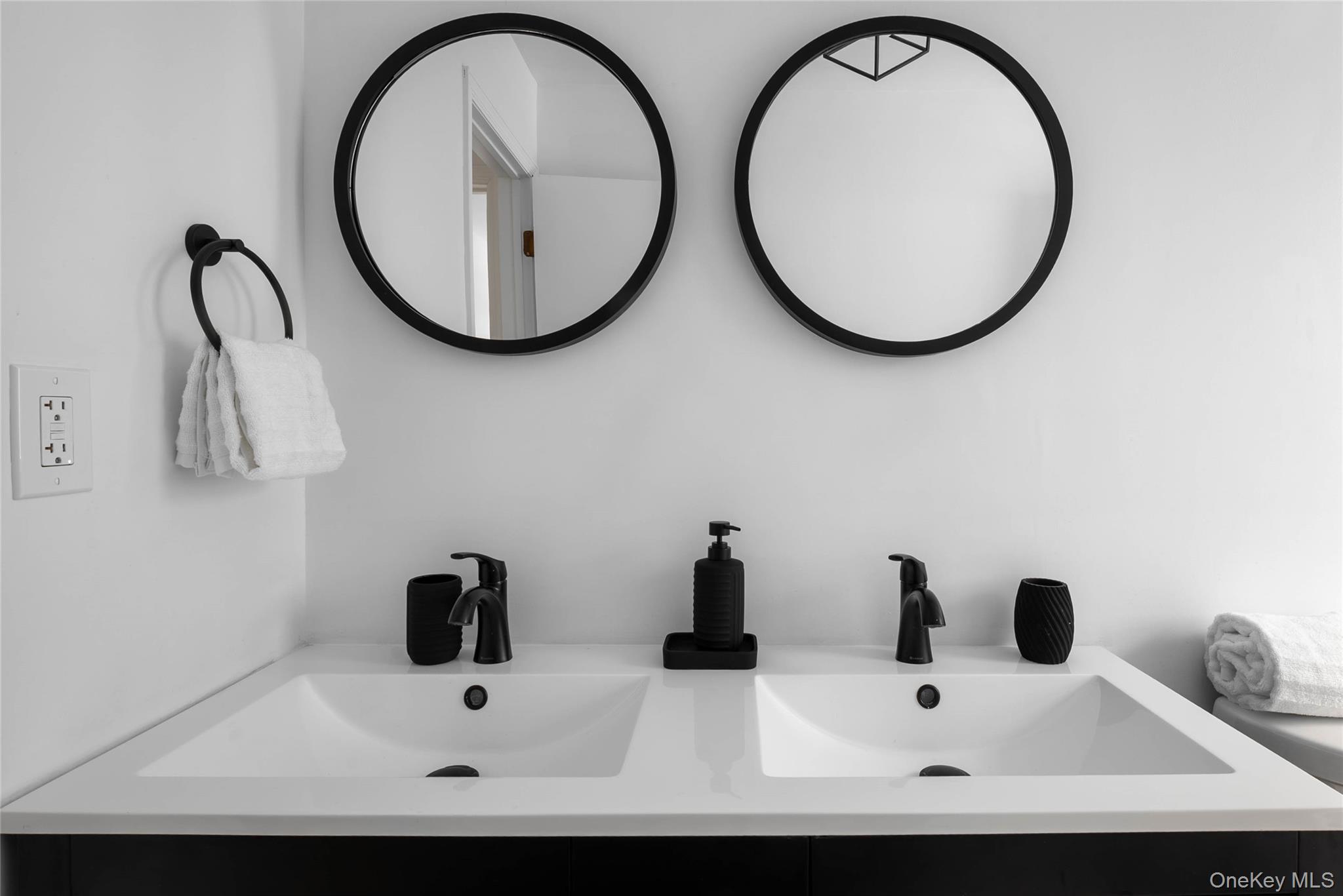 #13 photo, 17 Underhill Drive, Southampton , NY 11968