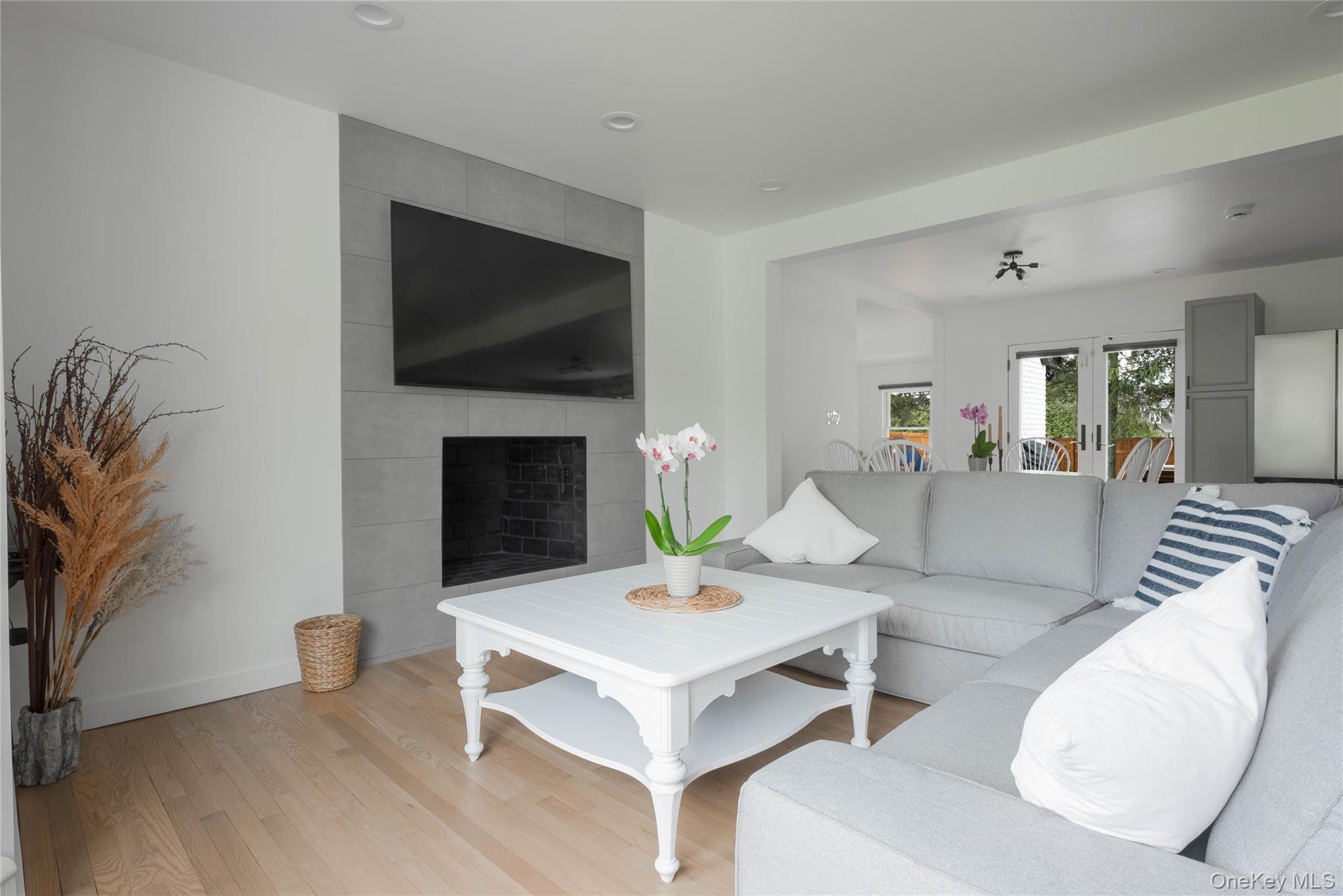 #8 photo, 17 Underhill Drive, Southampton , NY 11968