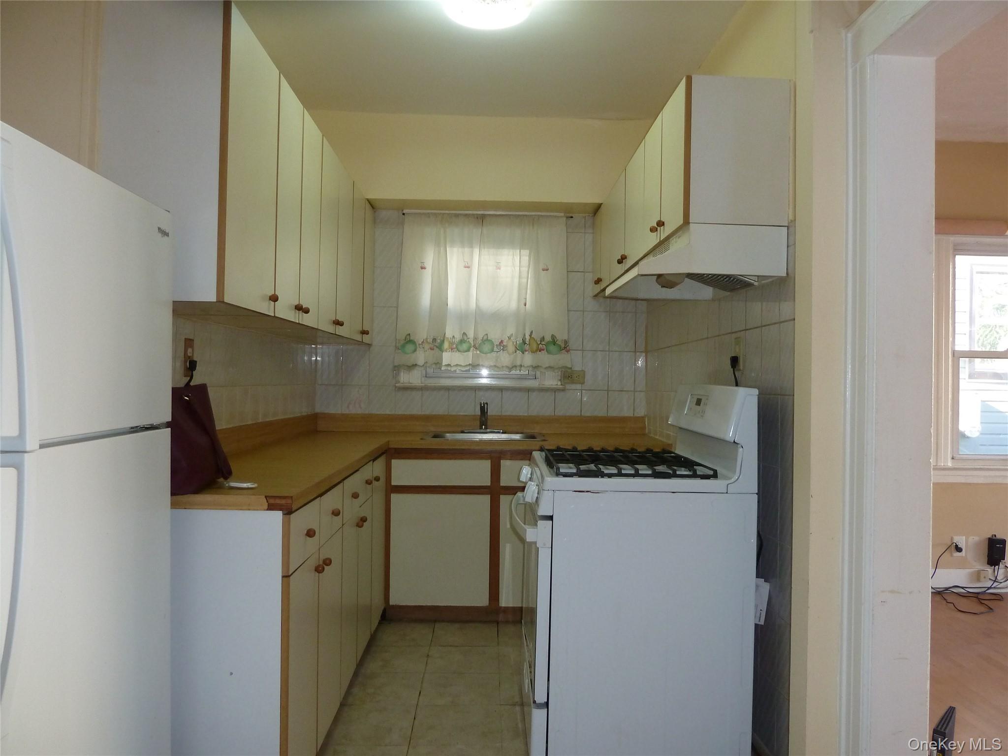 #5 photo, 2515 Far Rockaway Boulevard, Far Rockaway , NY 11691