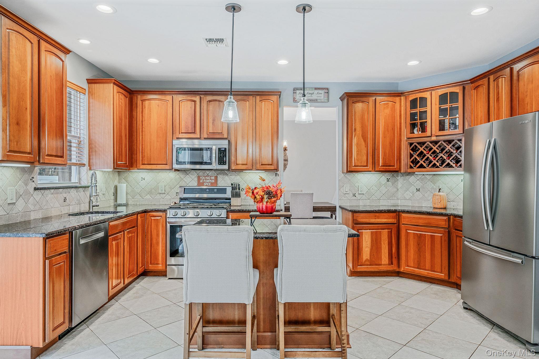 #10 photo, 76 Blueberry Ridge Drive, サフォーク郡 Holtsville , NY 11742