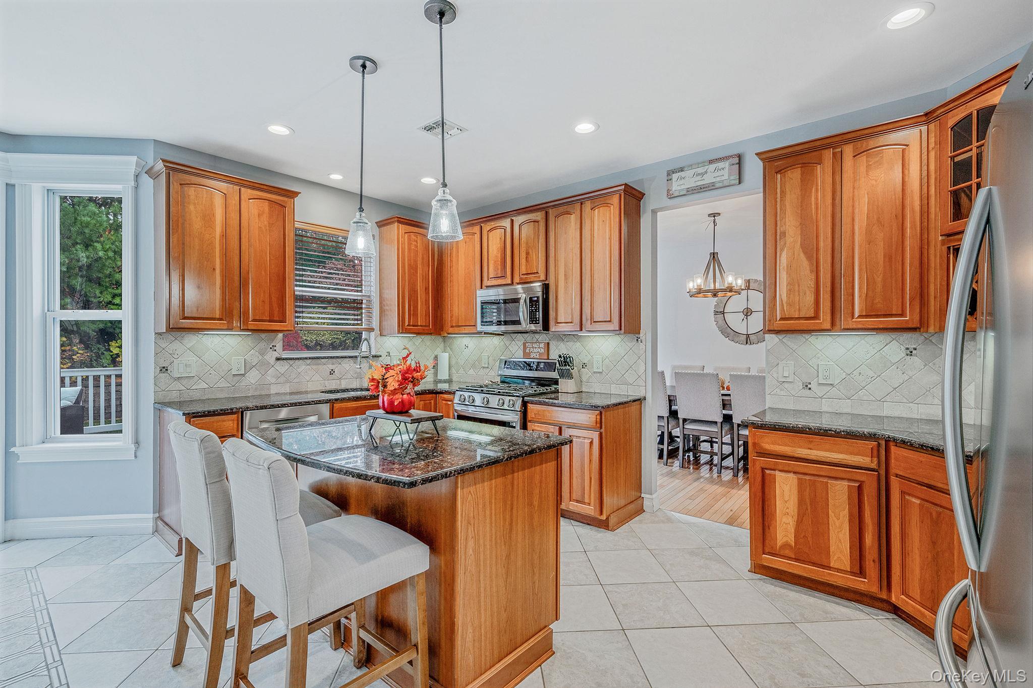 #11 photo, 76 Blueberry Ridge Drive, サフォーク郡 Holtsville , NY 11742