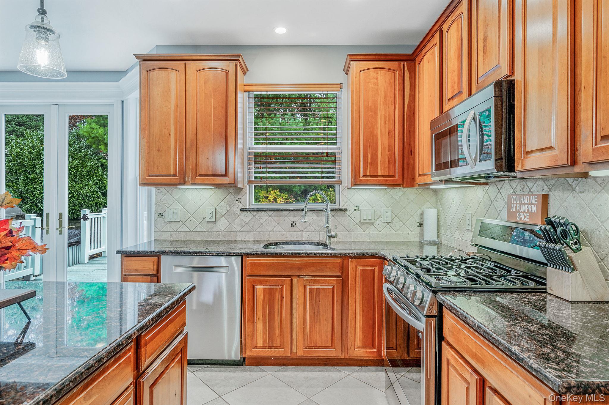 #12 photo, 76 Blueberry Ridge Drive, サフォーク郡 Holtsville , NY 11742