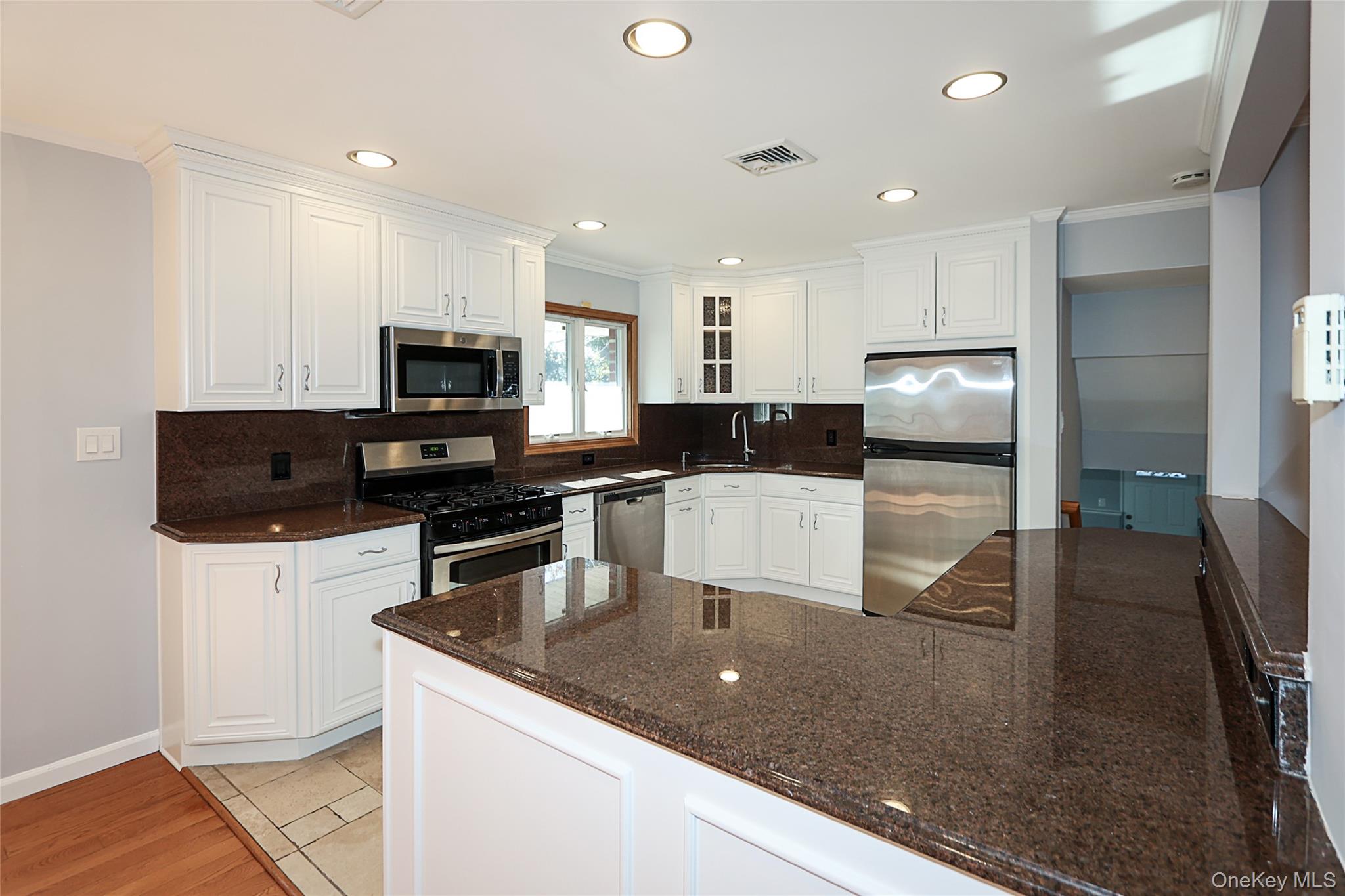 #18 photo, 91 Birchwood Park Drive, Syosset , NY 11791