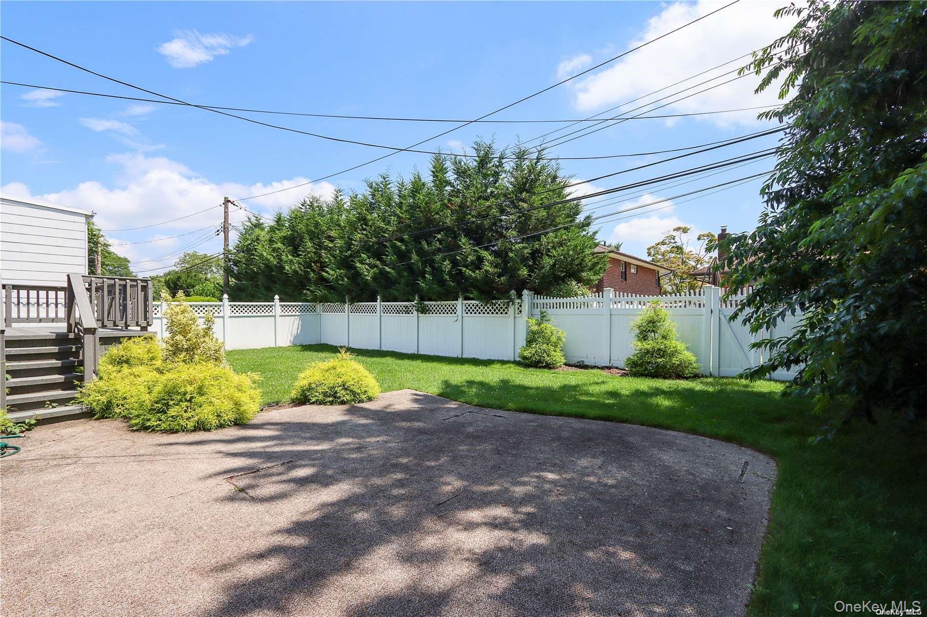 #3 photo, 91 Birchwood Park Drive, Syosset , NY 11791