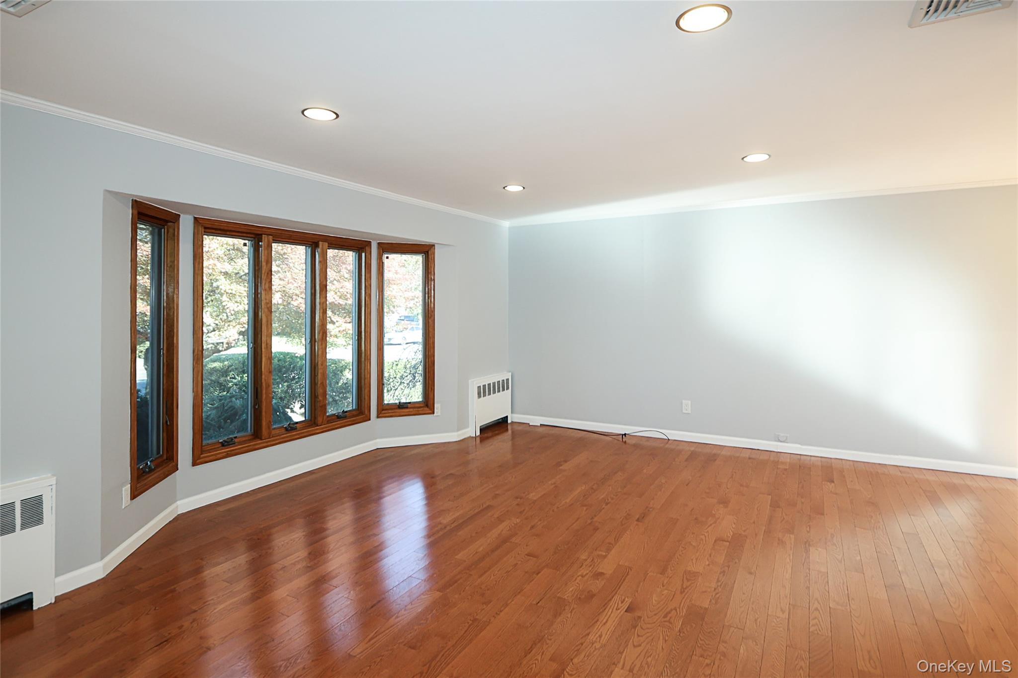 #8 photo, 91 Birchwood Park Drive, Syosset , NY 11791